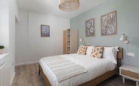 Contemporary First Floor Apartment Central Penzance
